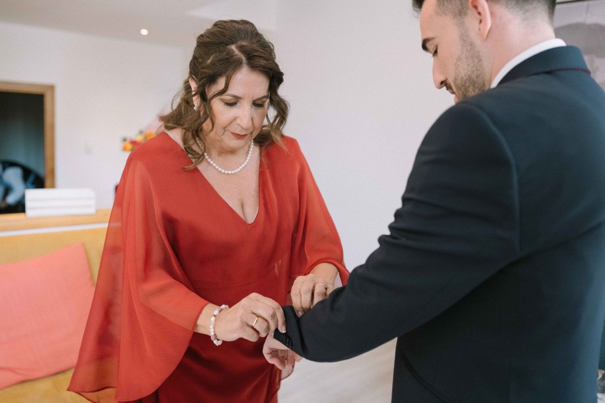 Novios durante su boda en Cortijo Antigua Venta San Antonio, Málaga — fotografía de Adrián Jordán, fotógrafo de bodas en Málaga