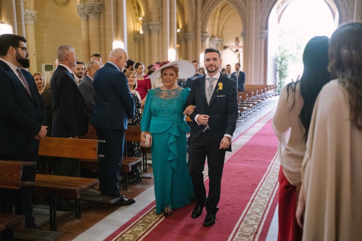 Momento de la boda de Manu y María en Jardines de San Telmo, Málaga — fotografía natural y sin posar