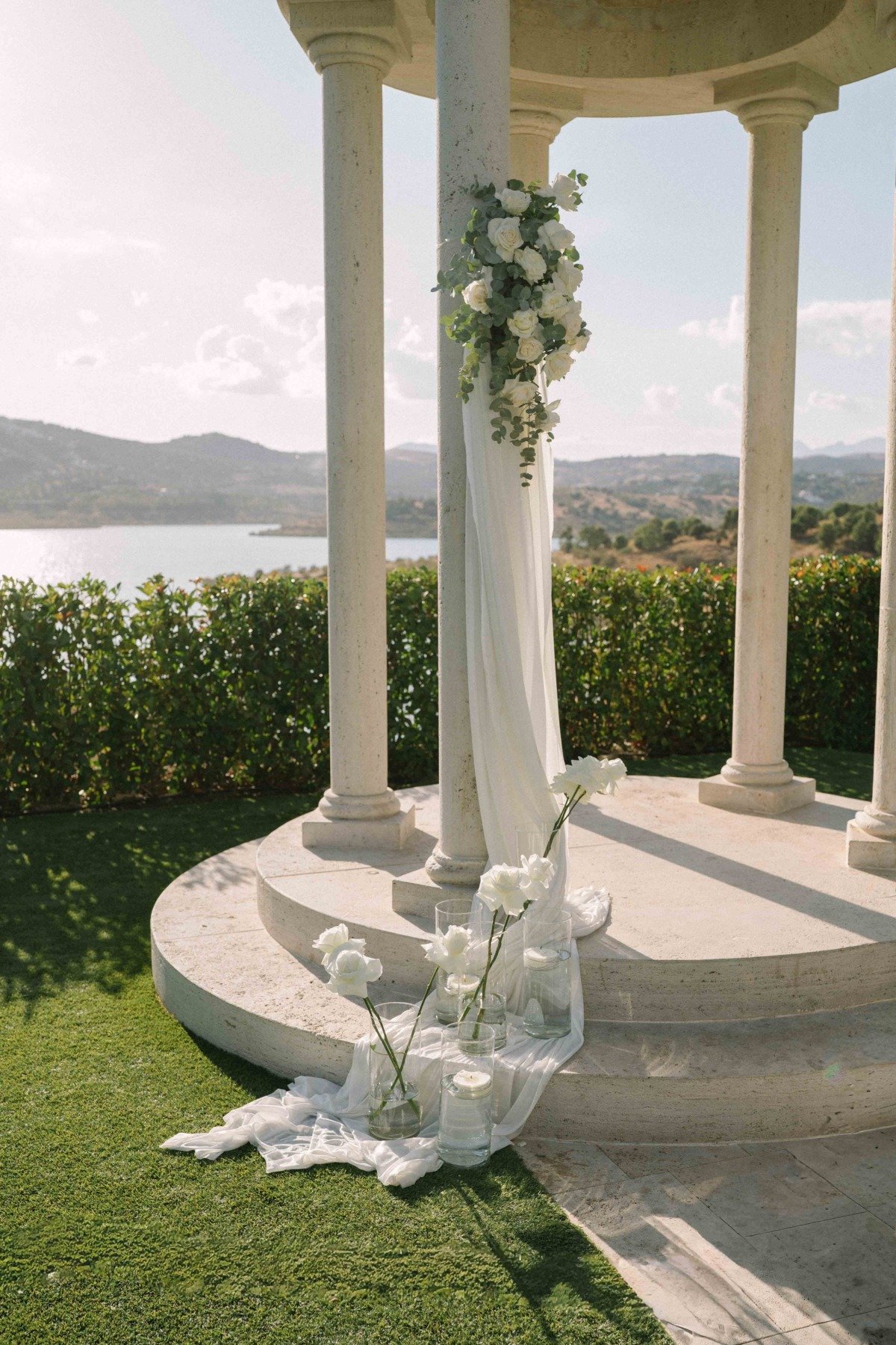 Momento de la boda de José y Marina en Bbou La Viñuela, Málaga — fotografía natural y sin posar