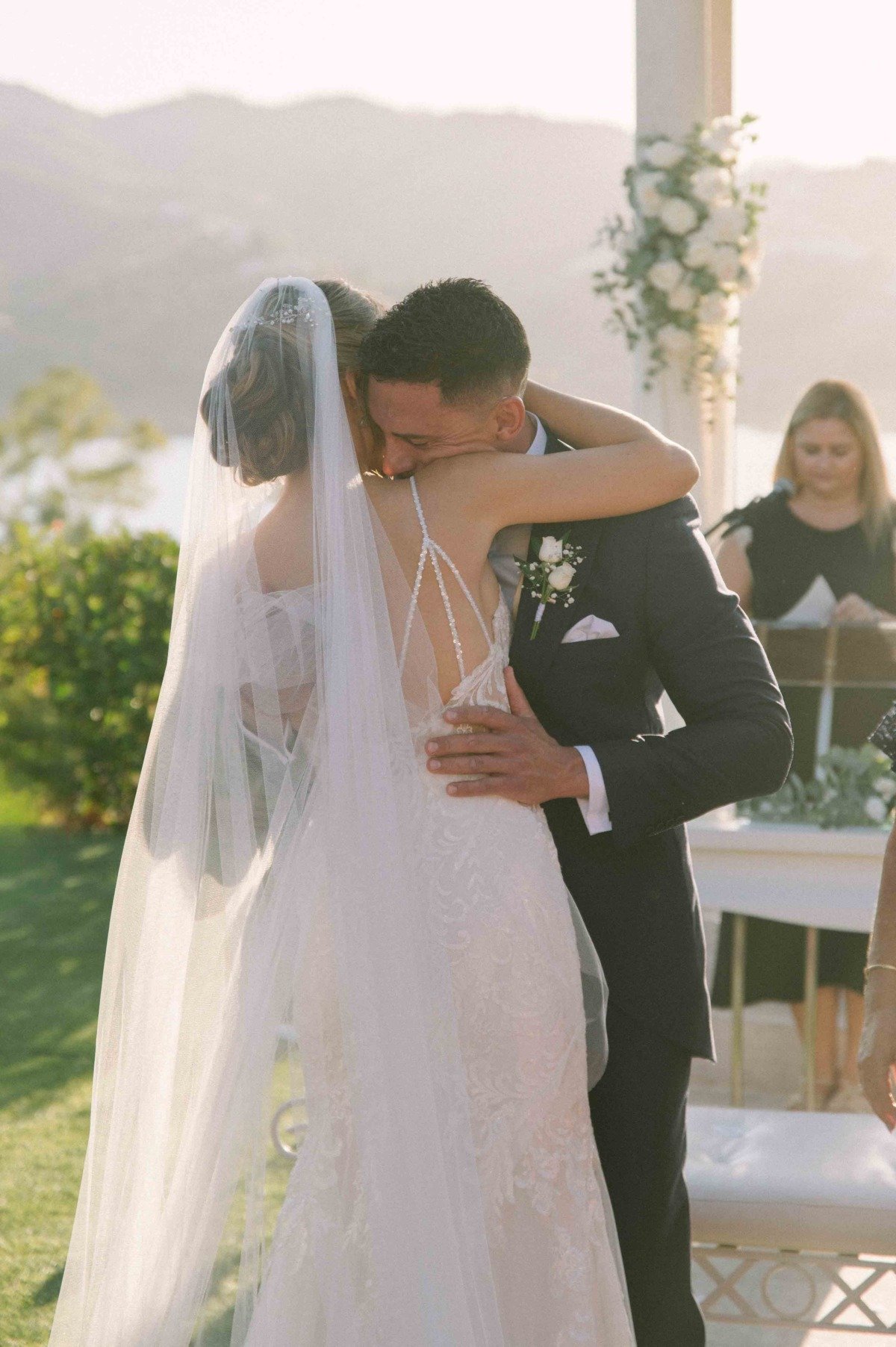 Momento de la boda de José y Marina en Bbou La Viñuela, Málaga — fotografía natural y sin posar