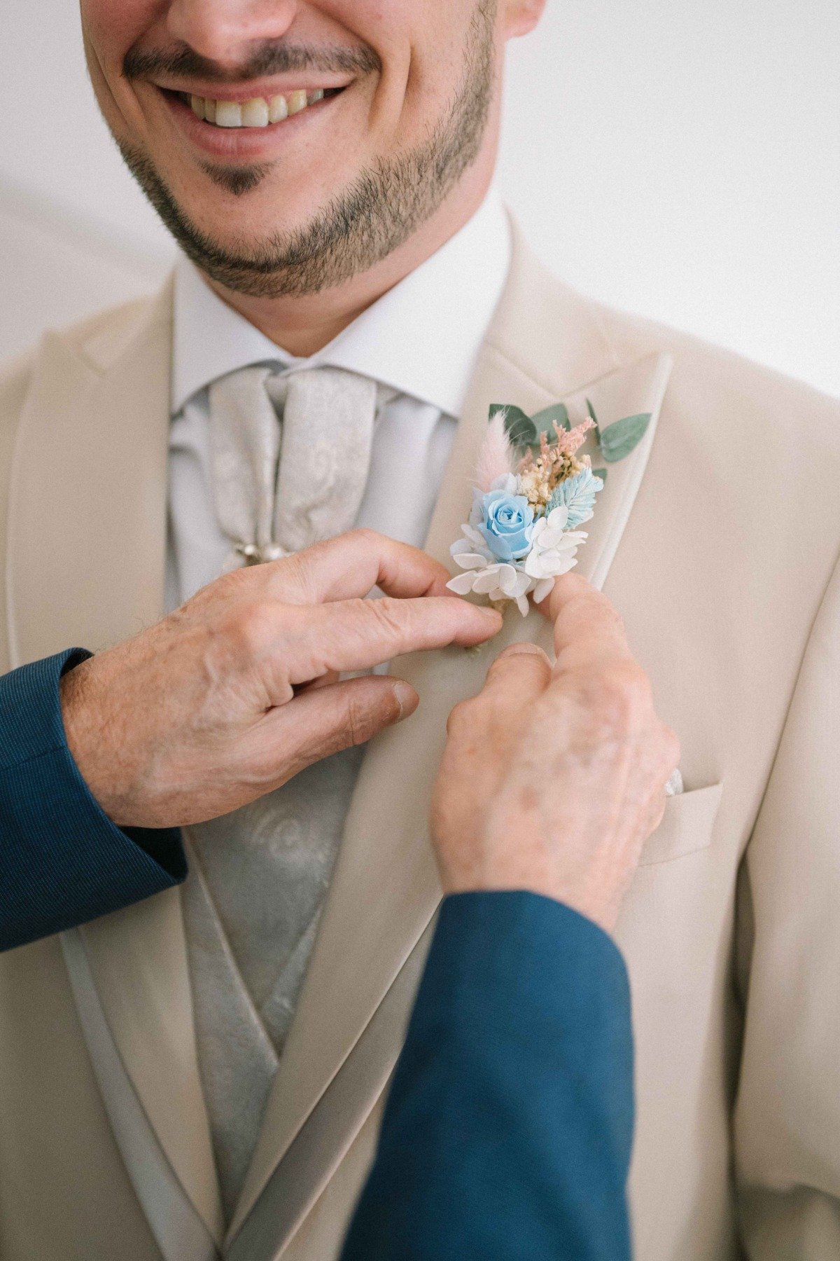 Novios durante su boda en Hotel bbou la viñuela, Málaga — fotografía de Adrián Jordán, fotógrafo de bodas en Málaga