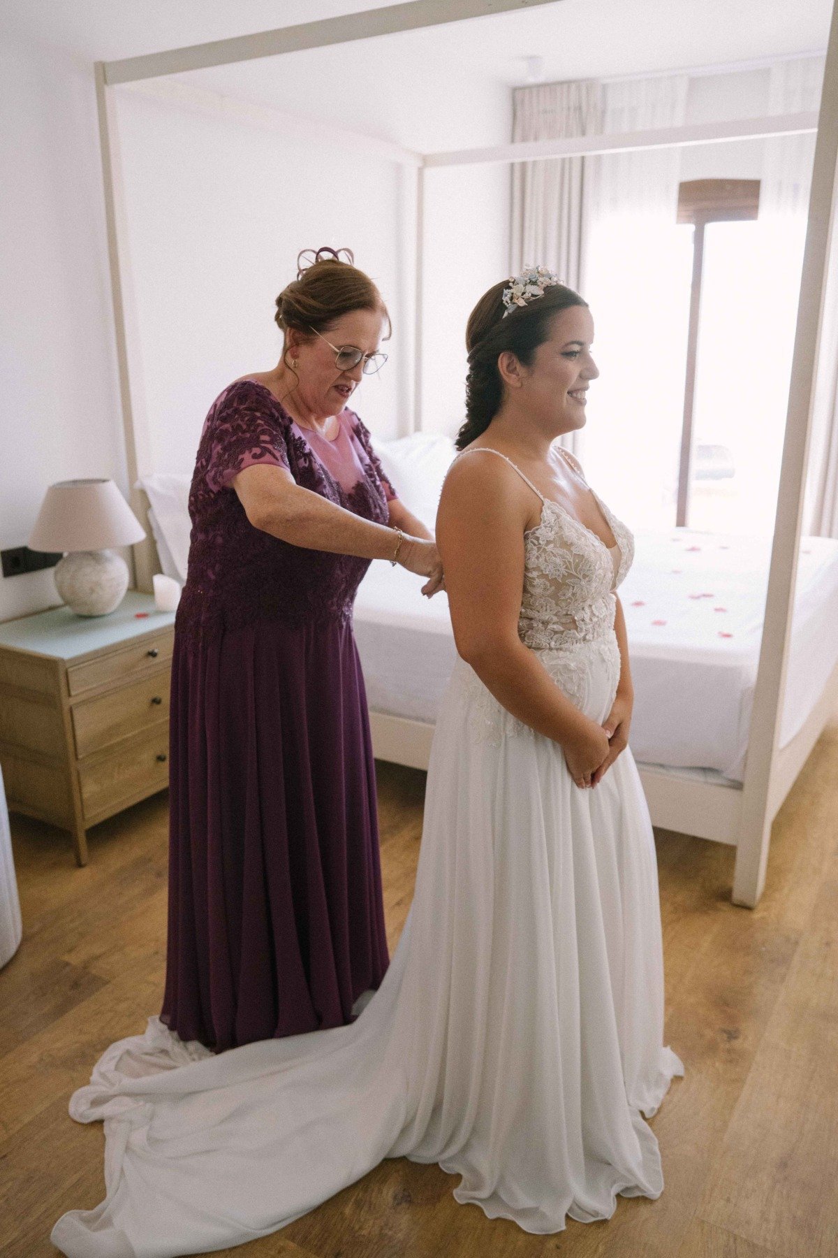 Novios durante su boda en Hotel bbou la viñuela, Málaga — fotografía de Adrián Jordán, fotógrafo de bodas en Málaga