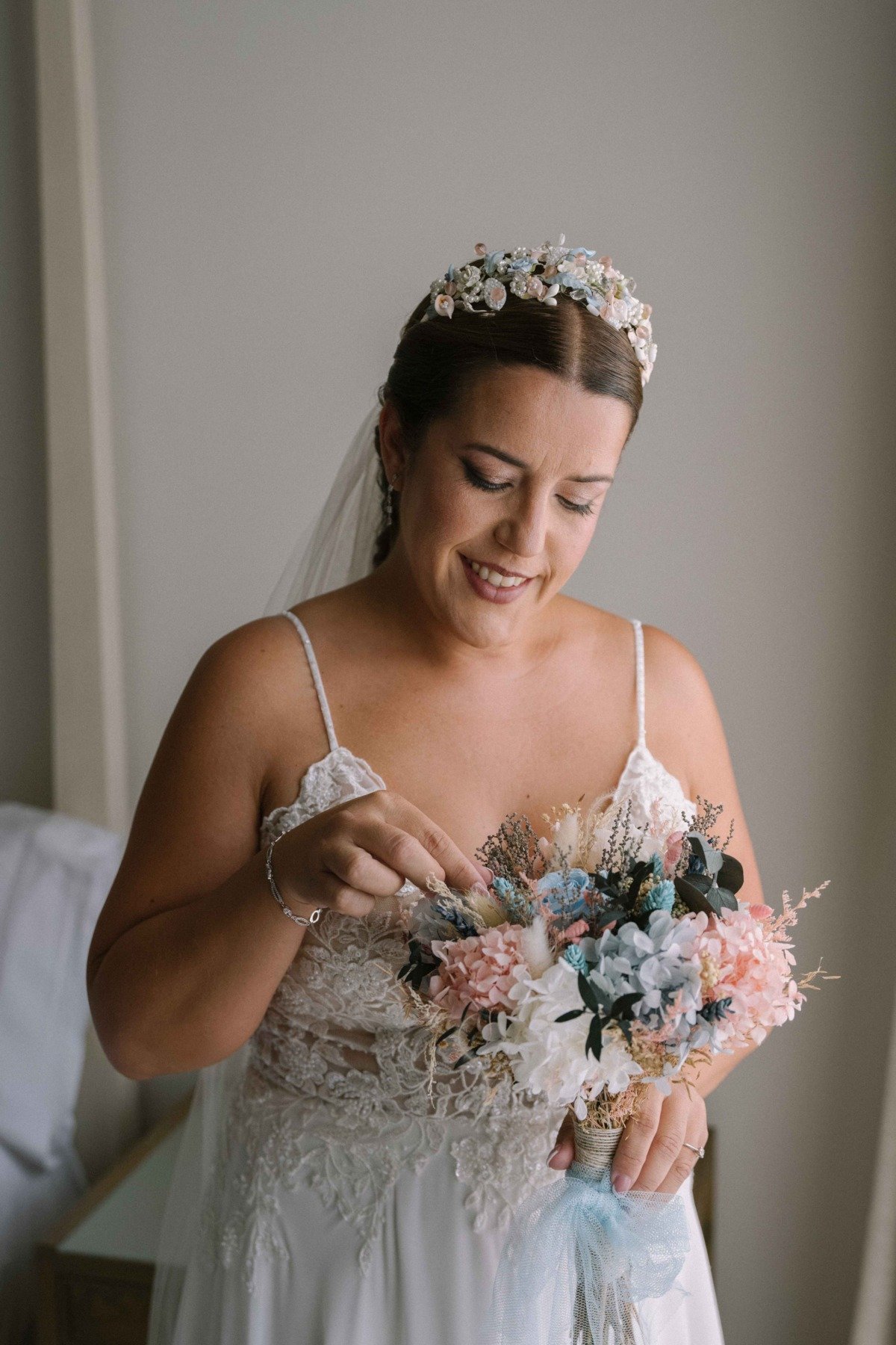 Momento de la boda de Samuel y Lidia en Hotel bbou la viñuela, Málaga — fotografía natural y sin posar