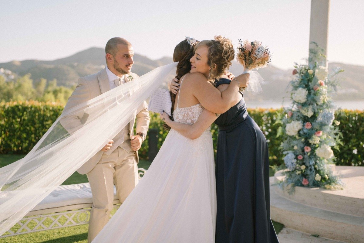 Momento de la boda de Samuel y Lidia en Hotel bbou la viñuela, Málaga — fotografía natural y sin posar