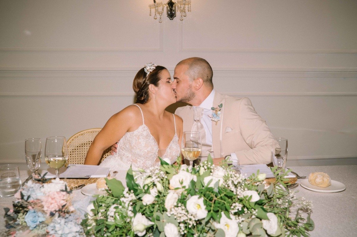 Beso de la boda de Samuel y Lidia