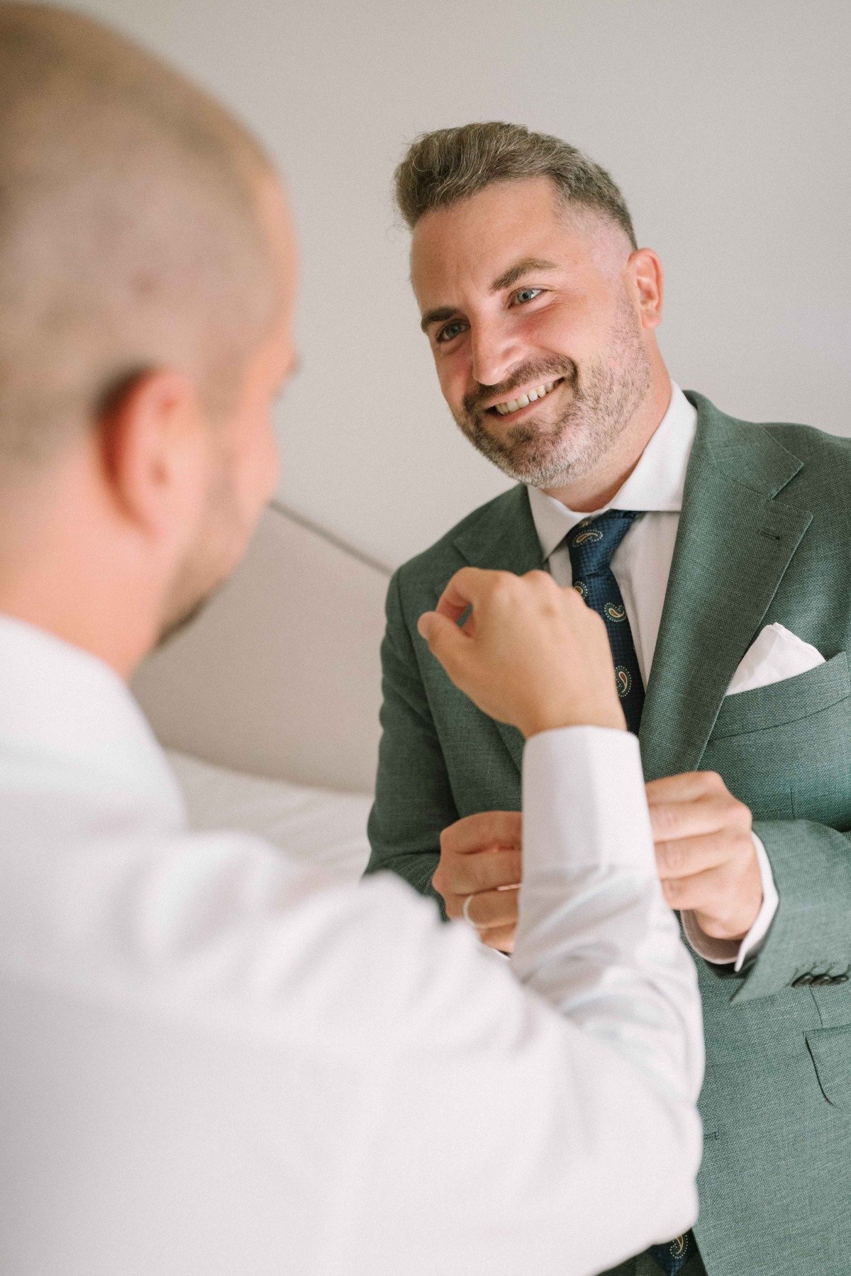 Momento de la boda de Samuel y Lidia en Hotel bbou la viñuela, Málaga — fotografía natural y sin posar