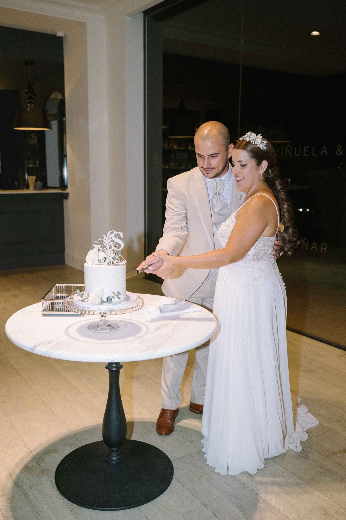Corte de tarta de la boda de Samuel y Lidia